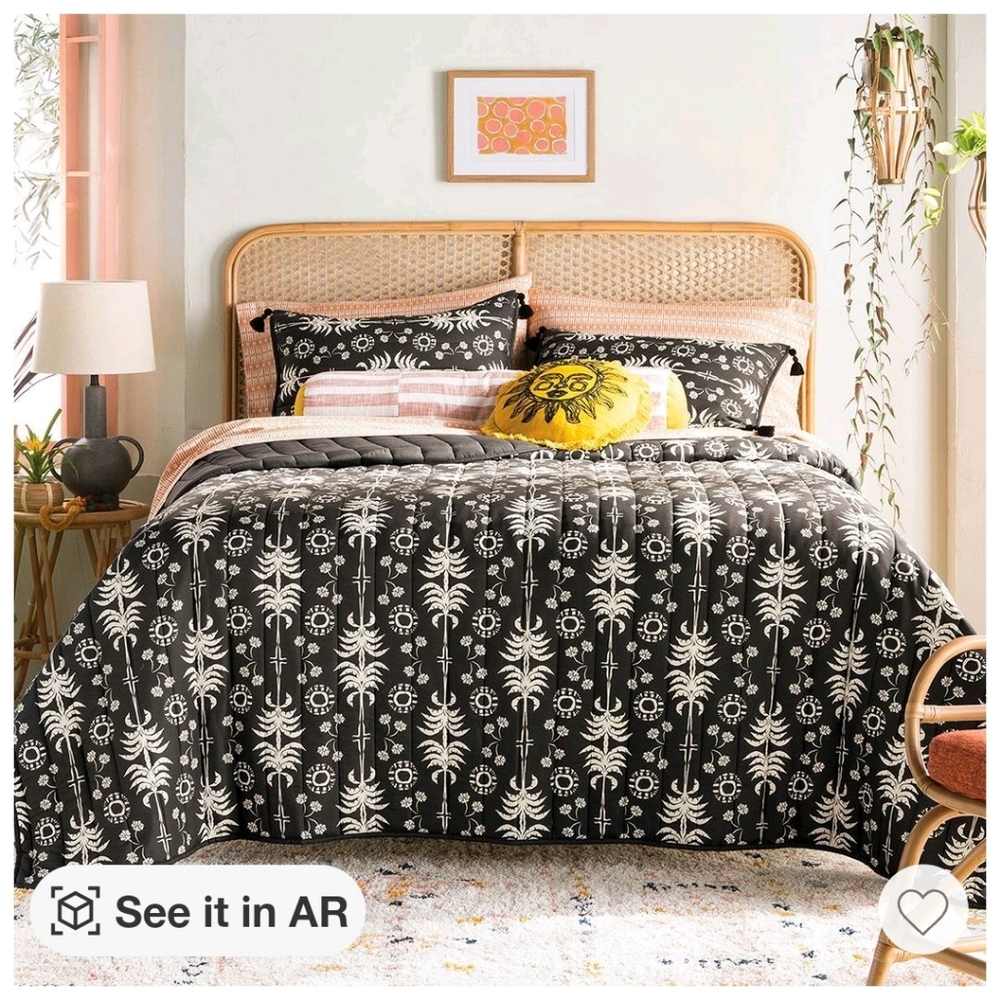Opalhouse with jungalow king size palm frond printed quilt